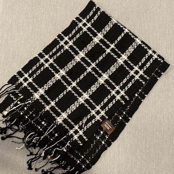 Danier 100% Wool Scarf - Picture 1 of 7